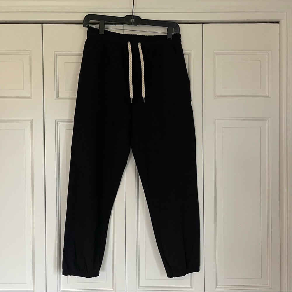 NWOT  Vuori Miles Jogger
